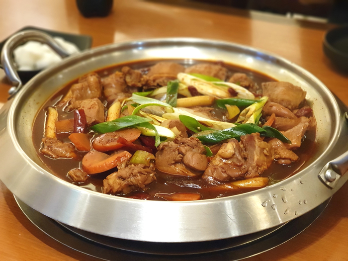 동대문역사공원역 맛집 '흥부찜닭' 통통한 닭과 중국당면 볶음밥까지 클리어