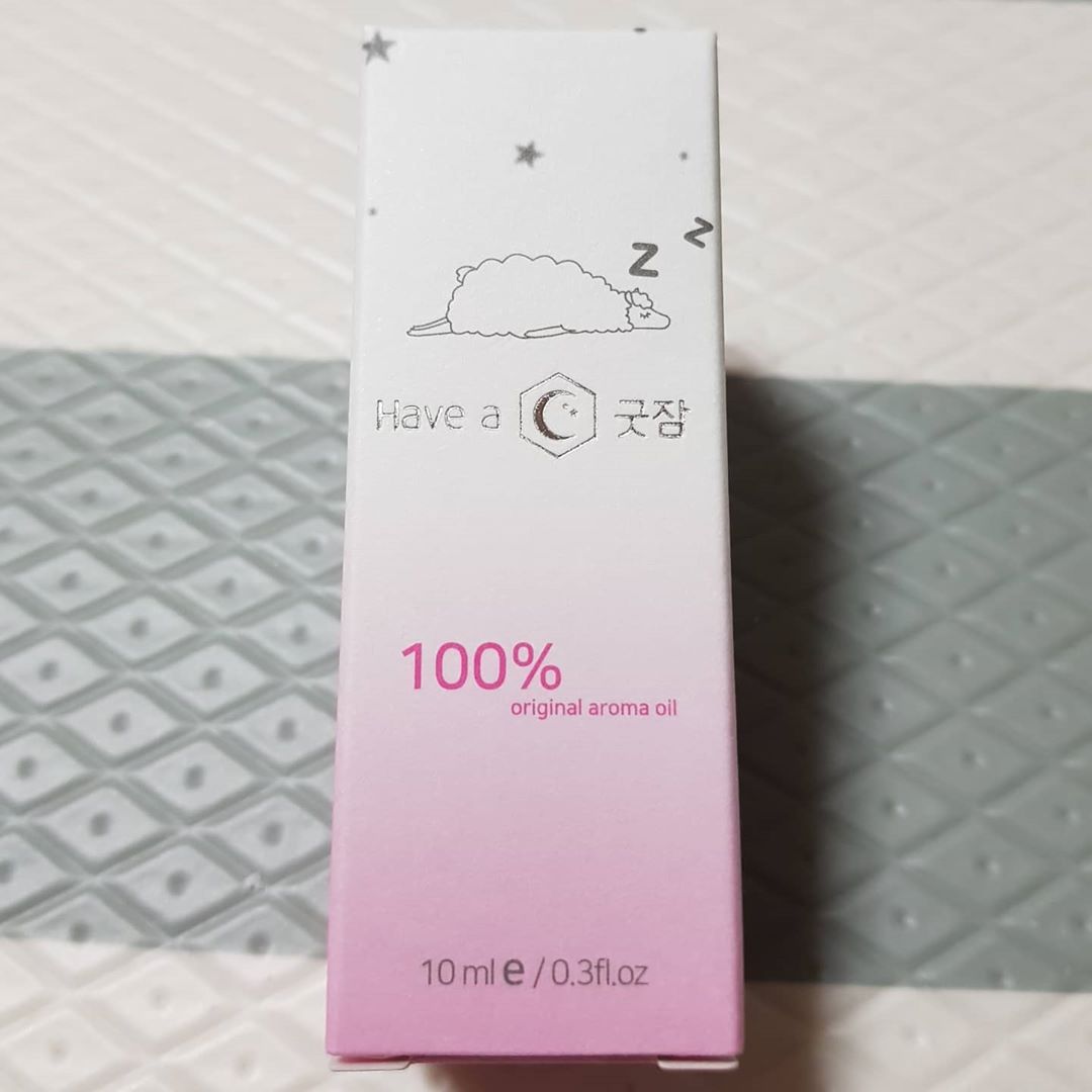 진♡령 (@jenni706) posted on Instagram: “덥고 습하고 잠못드는 날엔 해브어굿잠오일로 숙면하기!! 밤늦게까지 공부하는 큰딸 에너자이너 유치원생 둘째 업무에 지친 직장인들^^~ 막둥이 아가반려
