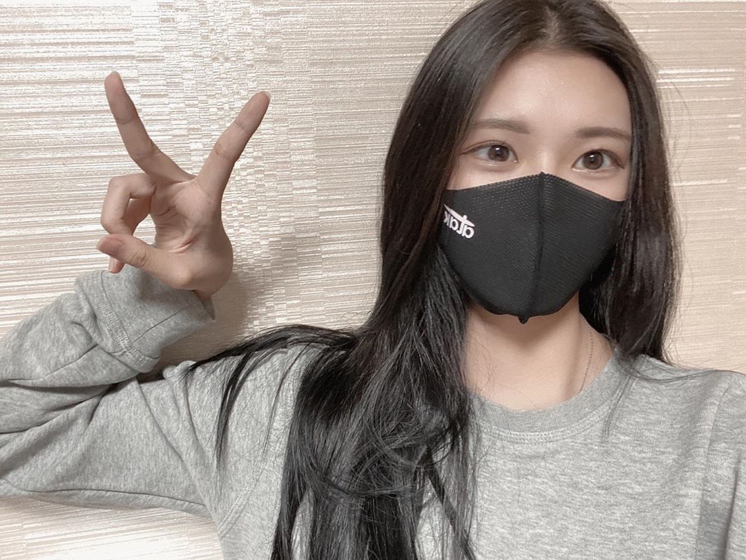 정세은 on Instagram: “요즘 쓰기 좋은 ATAK 마스크😷 쿨소재 원단으로 여름철에서 시원하게 착ᄋ