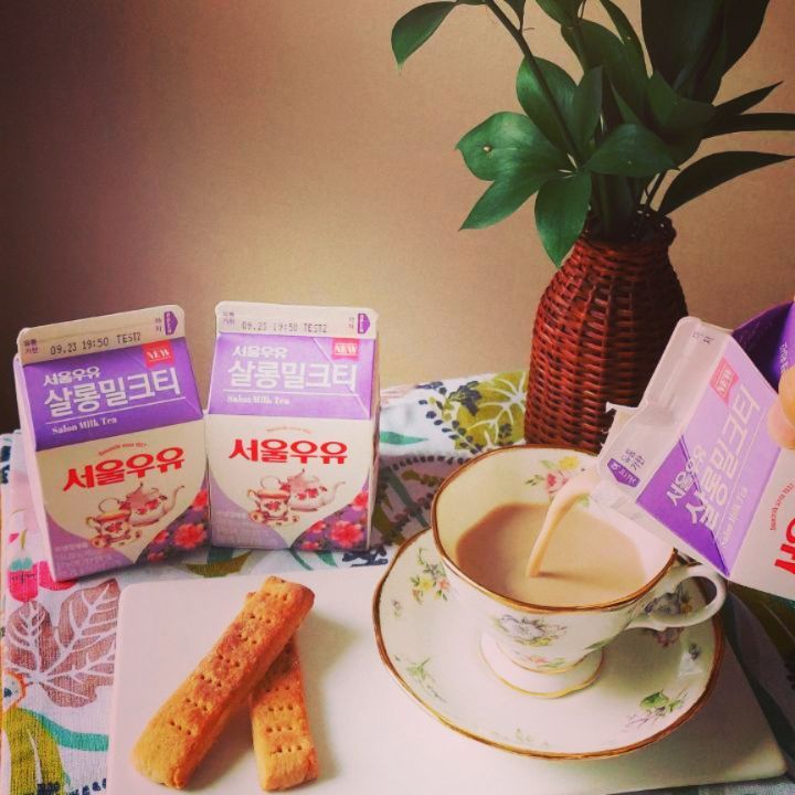 #서울우유#신상소개#살롱밀크티#출시전
여유로운 토요일
진저 버터쿠키 굽굽해서🍪🍪
서울우유에서 보내주신 
살롱 밀크티와 티타임 해요💕

얼그레이와 아쌈홍차의 향긋함☕
기분 전환되는 깔끔한 달콤함
넘 예쁜 보라보라 패키지💜
역시 믿먹 서울우유에요😘😘

#서울우유 #살롱밀크티 #살롱밀크티우유
#10월중출시 #얼음컵에넣으면⚽차빠잉