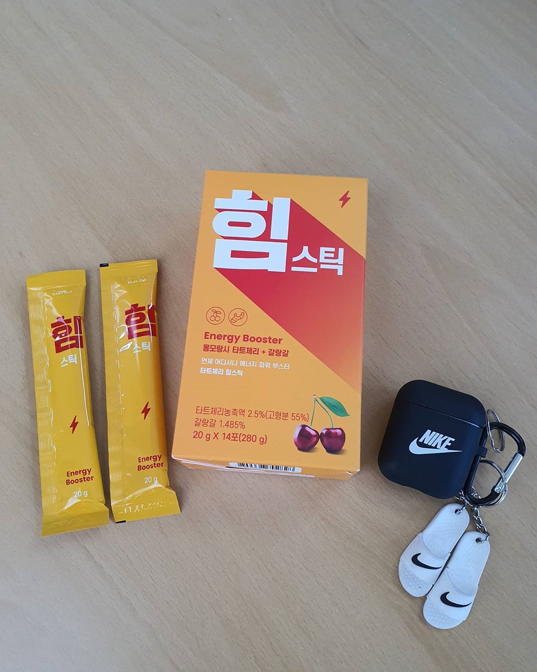 No.9 Dong Eun on Instagram: “#제품협찬 - 힘이 없을 땐 #힘스틱 😆👍 - 운동 전 / 근육 회복 시 / 운전 하면서 피곤 할 때 하나씩 고고!! - 젤리 형식으로 되어있고 한 포 씩 먹을 수 있어서 편안☺ -