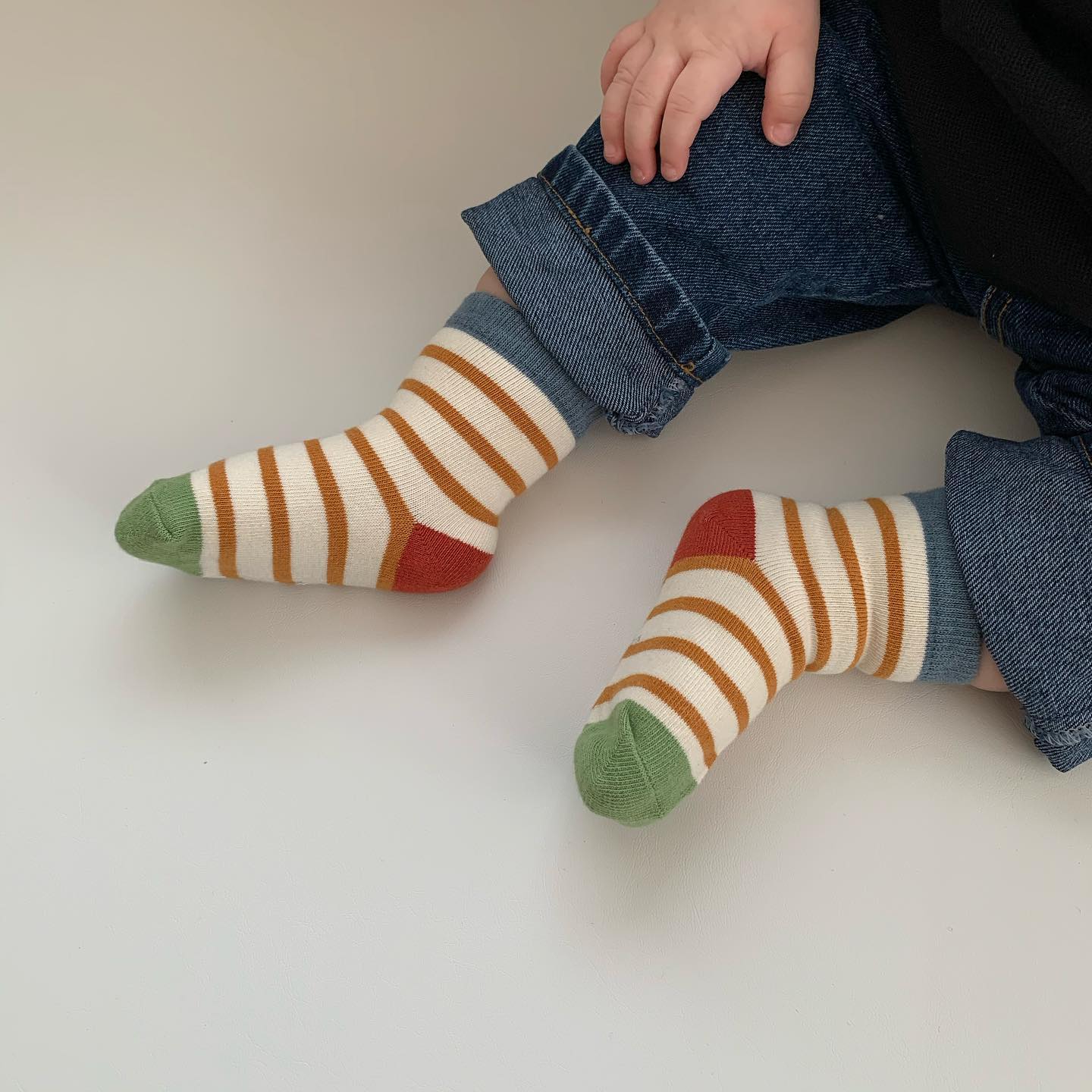 🧦❤️🧡💚💙🧦 
🥺 너무귀여움 이모만 보기 아까워💜
서연이의 우주 옷 입히기는 계속~👶🏻😆
이런 아이템들때문에 
아기옷은 살 수 밖에 없다는 건가🤔
(엄마 닮아 센스있는 포즈🖐🏻)
.
.
.
.
.
. 
#baby #love #babyboy #양말 #양말코디 #아기옷 #selfie #데일리 #좋아요반사 #interior #home  #일상 #소통 #좋아요#fashion#셀카#인테리어#가을#여행#cafe#패션#데일리룩#셀스타그램#쇼핑#마켓 #카페 #오오티디#ootd #데일리 #daily #fashion#셀카 #코디