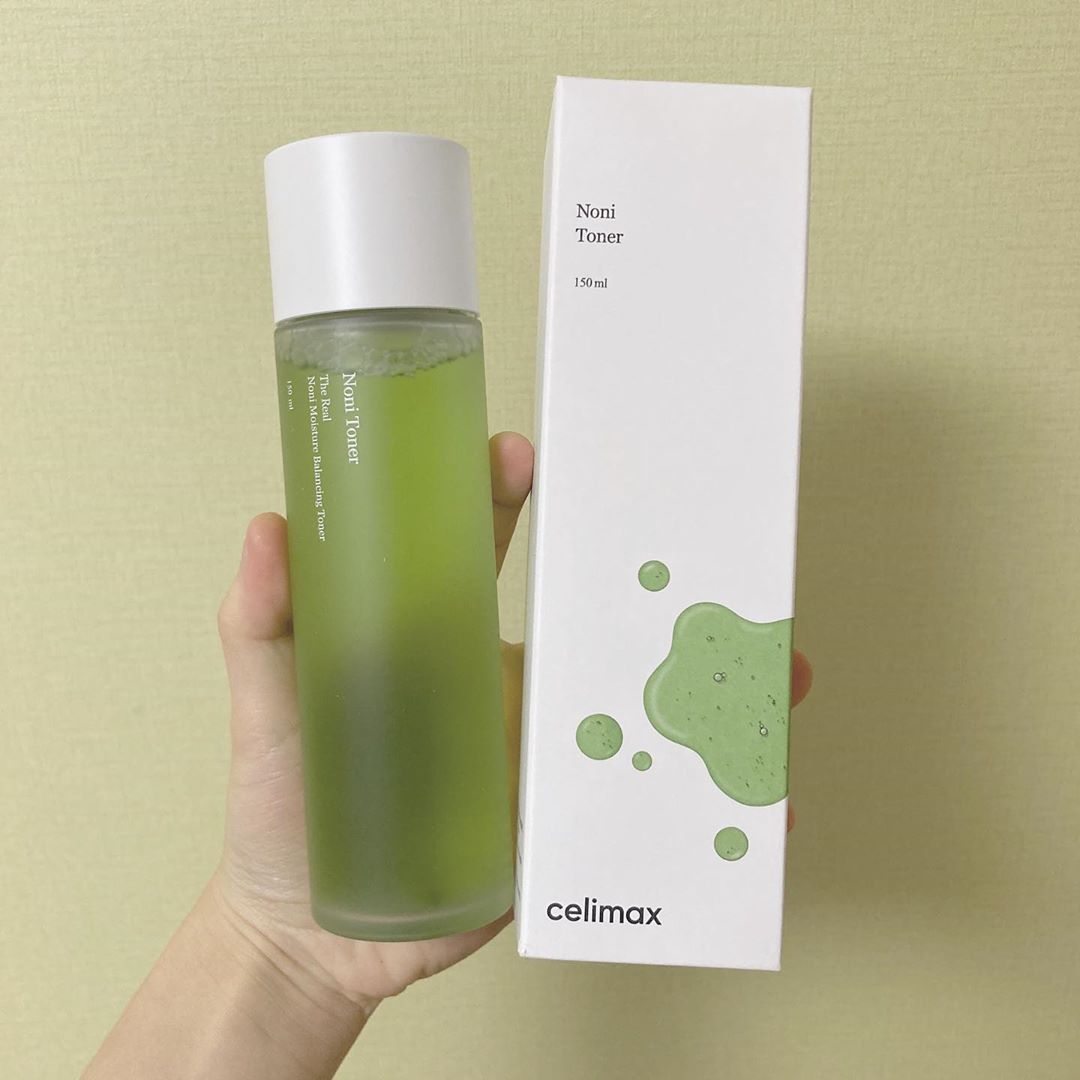 @danngn2 on Instagram: “🍀셀리맥스 노니 밸런싱 토너🍀 피부에 좋은 영양분이 가득한 노니추출물이 80.1%가 함유된 토너! 하루 웬종일 마스크 착용으로인해 피부가 자주 뒤집어지곤 하는데 자