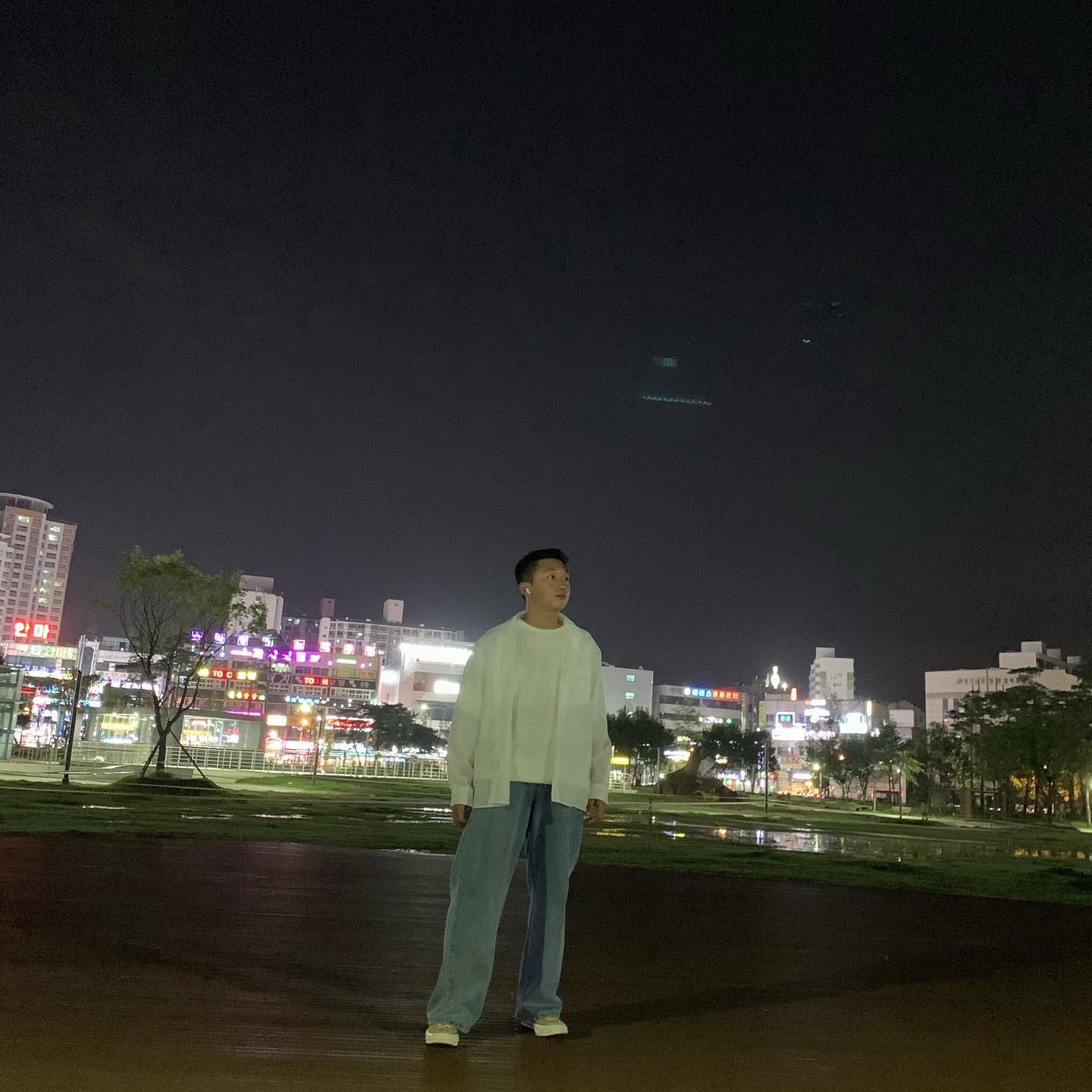 칭찬을 너무 많이 해주셔서 하나 더🌃
오늘부터 즐추 연휴 보내세요🙇🏻‍♂️