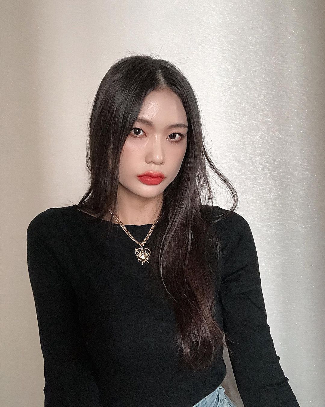 어린지🍊 on Instagram: “내취향 쥬얼리✨🖤 스튜디오포조 멜팅아이👁💘 과하지않게 적당히 유니크하고 스타일을 확 살려줘서 어디든 잘어울릴것같은 목걸이에요✨ 가을엔 가디