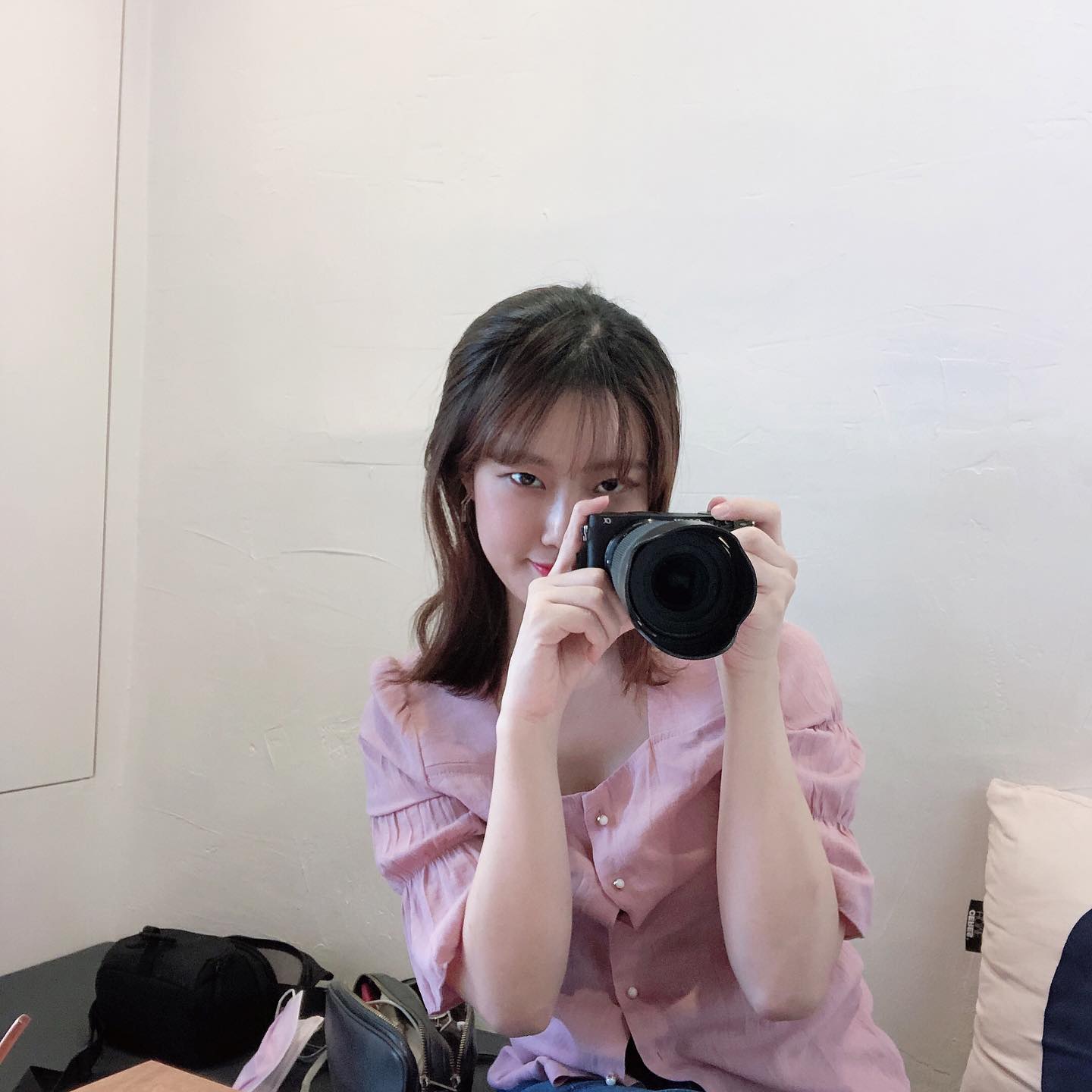 #밀린사진올리기📷 #2달전

사진찍는 재미에 빠진 요즘
블로그에만 포스팅하고,인스타는 소홀했다😥

.
혹시 내 일상이 궁금하다면,
조금 업뎃이 빠른 블로그에서 봐주시길🧡
(내가 뭘 먹고다니는지 볼 수 있다ㅋㅋㅋㅋ)

음식,배경사진은 카메라가 짱이지만
셀카는 역시 아이폰이 짱인듯...😏

#당분간업데이트는계속됩니다