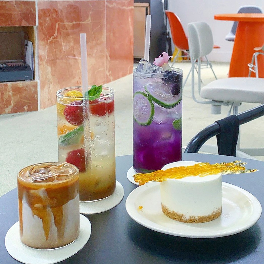 여기가 그 유명한 사무실인가요?
플랫화이트 마시고 버터팻트리오 또 마심 ☕️ 
#samusilcoffee #사무실카페