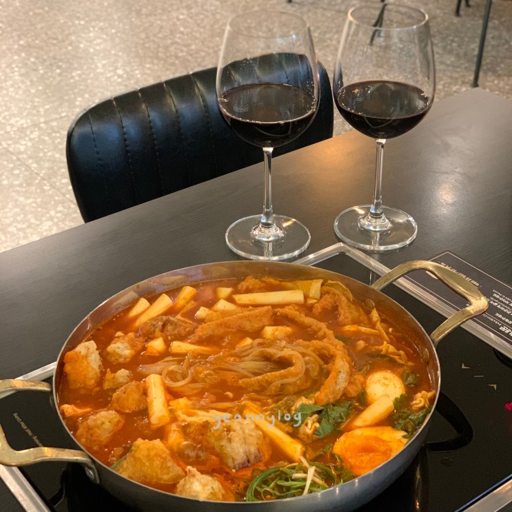 안녕인사동 맛집 :: 크레이지후라이 와인과 함께하는 떡볶이라니!