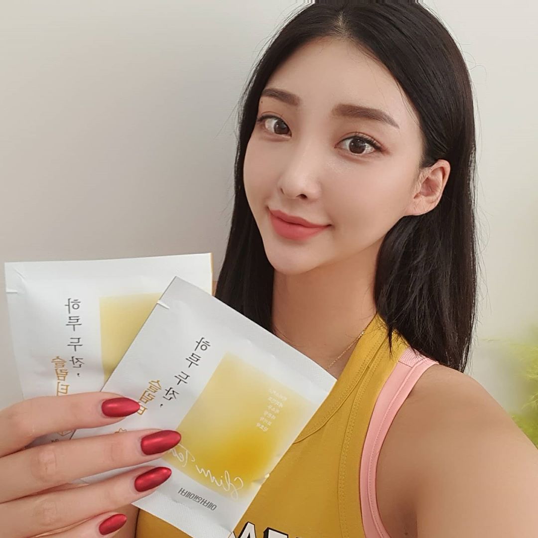 김진선 on Instagram: “. 아침마다 추워진날씨로 내몸을깨울땐 슬림티만한게 없는것 같아요! 일어나선 따뜻하게 한잔 즐기구 개별포장으로 들고다니면서 아이스로도 즐기기 딱좋은 슬림티🌿