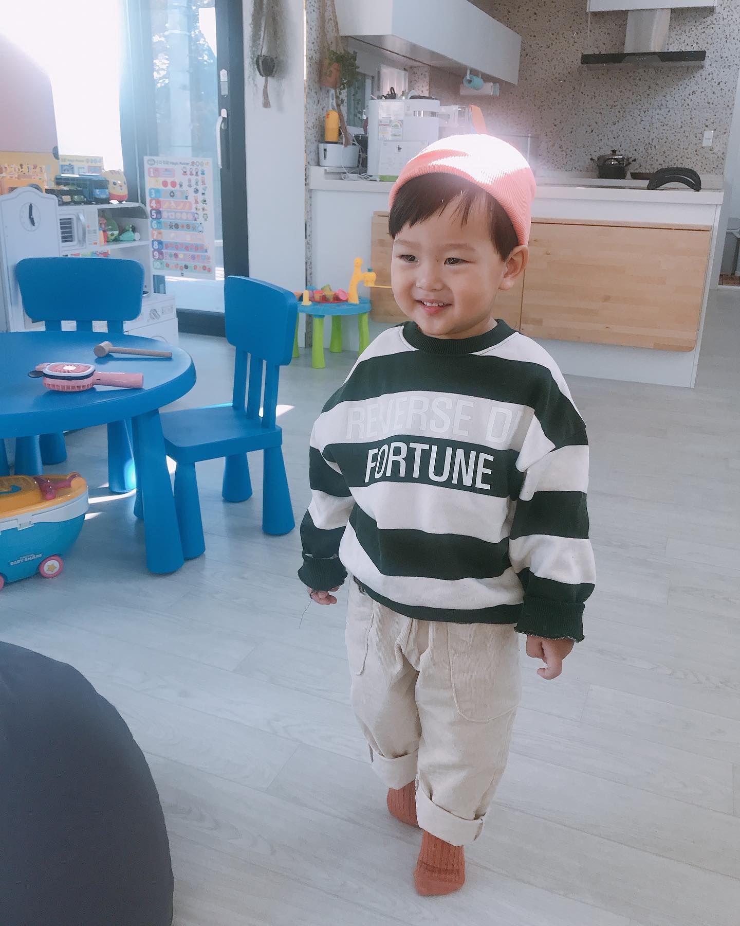모닝 텐션up🤣👊🏻🔥
모닝 특공대 ㅋ 흥부자😻🥰
거의 모닝콜 수준 ㅋㅋㅋ
그 기분 그대로 얼집 고~고~😝

#흥부자아들#미니특공대#모닝콜을부탁해 #등원룩코디 #등원전찰칵📷 #아들도치맘