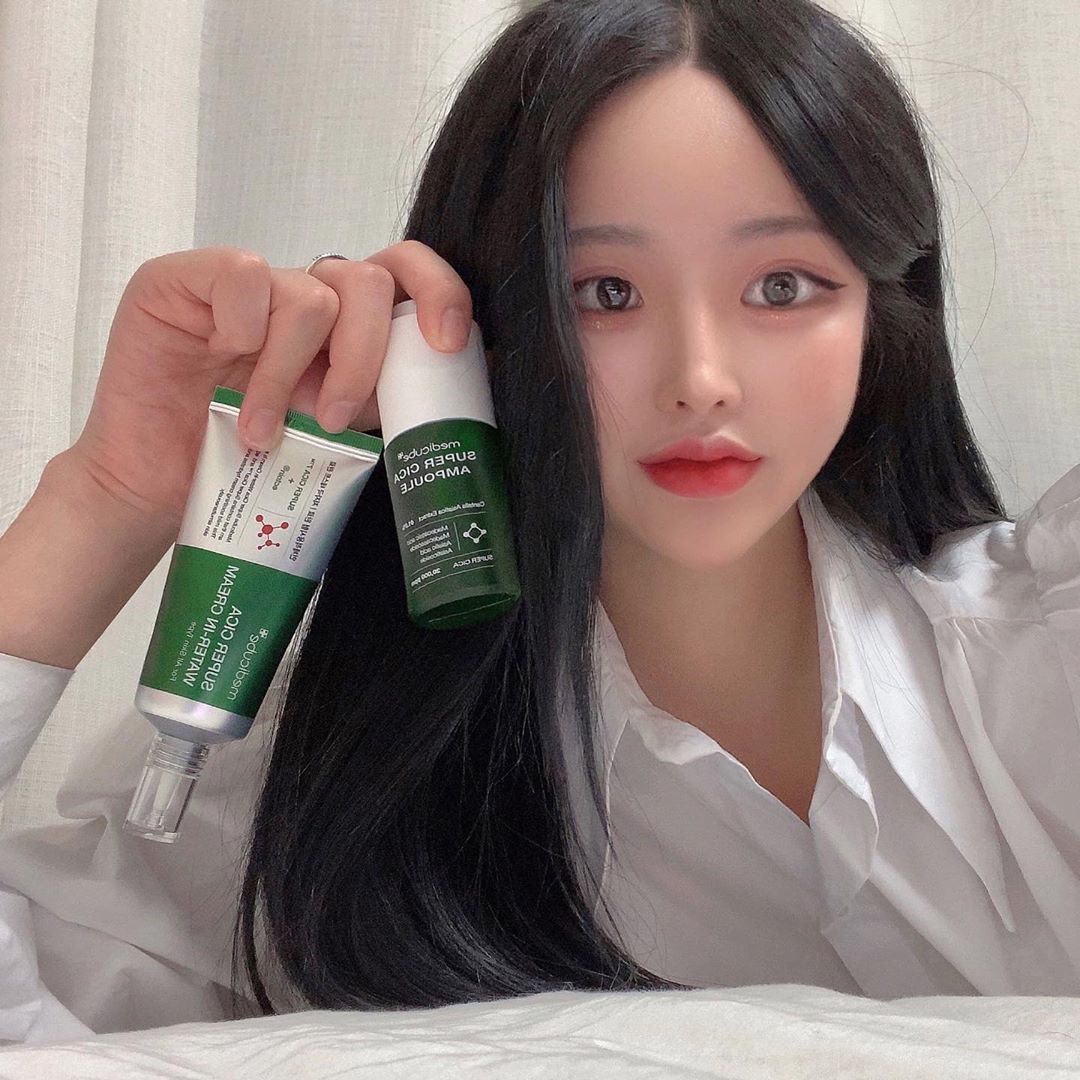 예지(yezi) on Instagram: “올 겨울 피부케어는 너로 정했다💚 . . . #협찬 #메디큐브 #슈퍼시카 #시카크림 #수분진정크림 #시카앰플 #수분크림 #수부지크림#수부지 #스킨케어 #피부관리”