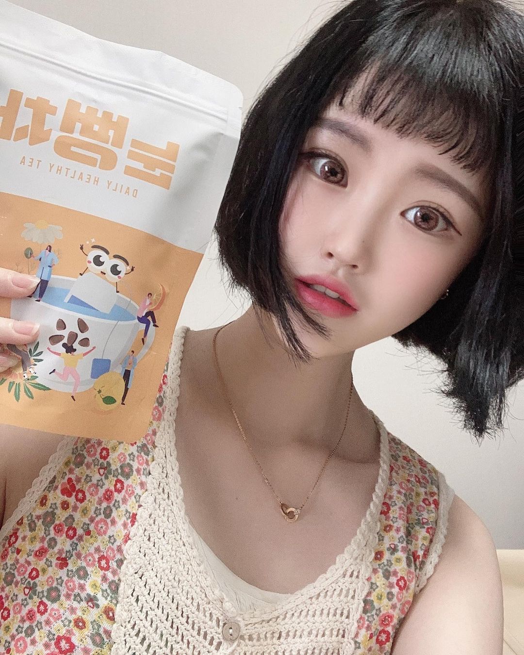 맛순이 on Instagram: “뻥차)눈뻥차 @bbungcha 눈뻥차는 눈건강에 좋다고 알려진 천연원물 5가지 메리골드, 결명자, 유자, 진피, 캐모마일을 최적으로 블랜딩해서 남녀노소 누구나 가