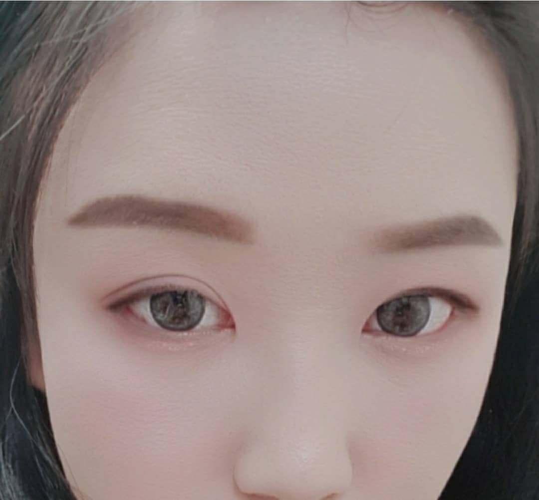 오쭈- on Instagram: “#여름쿨톤 #복합성 #17호 #홍조 #민감성피부 #여드름피부 안녕하세요~!🖐🏻🖐🏻😀 파우더룸 유어 북 치크 여름과 겨울사이 원가:23,000 요즘 핫하던 유어 북 치크 파우더