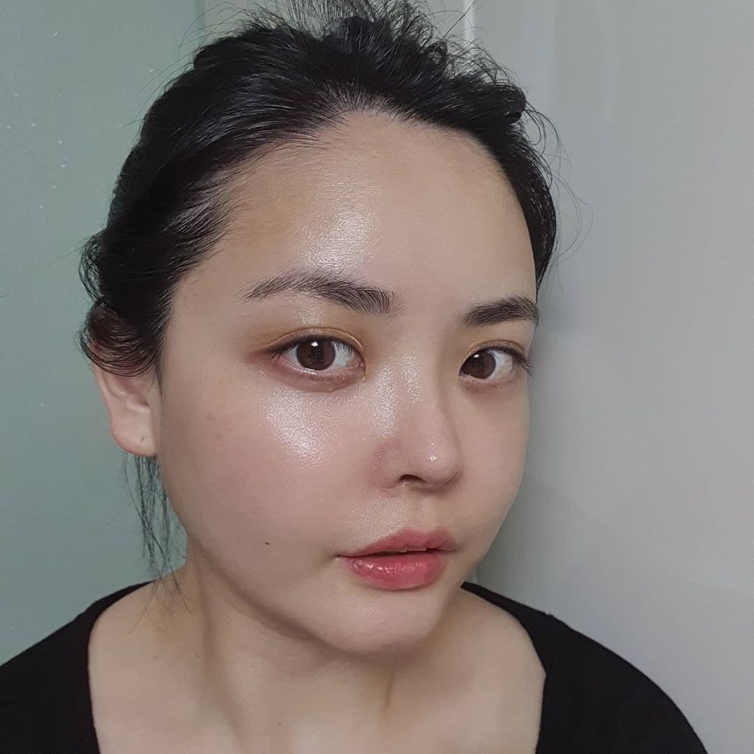 mikyung 🐭 on Instagram: “요즘같이 건조할땐... 촉촉촉~ 탄탄하게 잡아주는 느낌이 👍 향도 요거트향이라고 했는데.. 거부감이 전혀없고 부드럽게 발려서 발림성도 합격!! 2주면 확실히?? ㅎㅎ