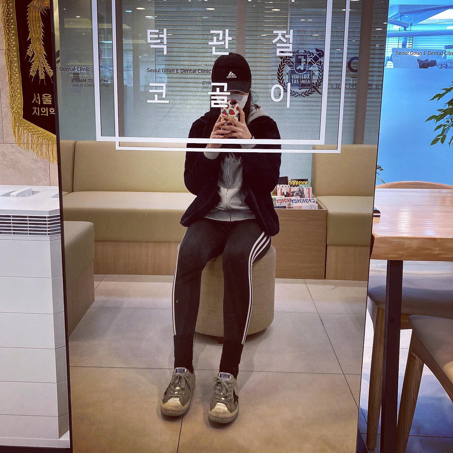 코골이 진료 아니다
⠀
⠀
⠀
⠀
#토요일 #주말 #병원 #교정 #다끝났다 #치아미백 #성인교정 #반포 #방배 #일상
#레깅스 #아디다스 #아디다스레깅스 #모자 #츄리닝 #골든구스 #주말룩 #귀찮아 #너무바쁘다