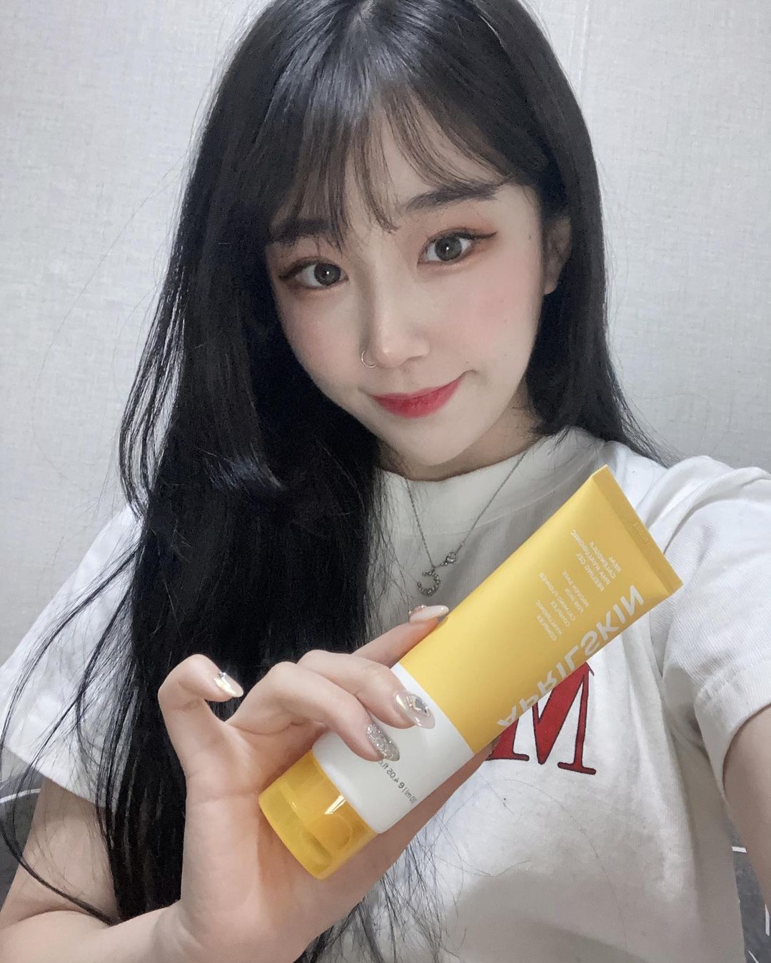李允美 on Instagram: “#광고 🖤리얼 카렌둘라 PHA 히알루로닉 필링젤🖤 ❤️카렌둘라 필링젤은 피부에 롤링하면서 피부 각질/노폐물을 순하게…”