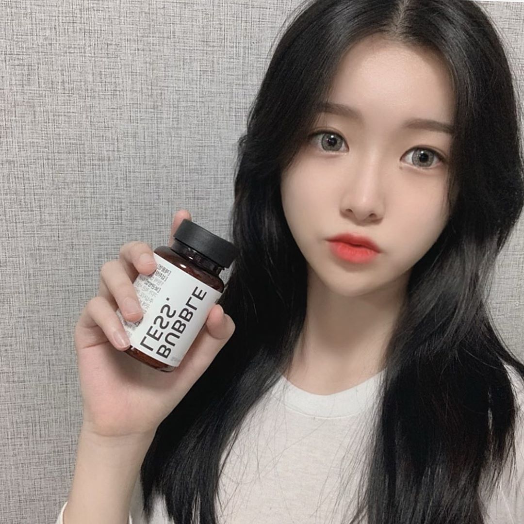 다롱다롱 on Instagram: “#광고_버블레스비오틴 눈이 안 좋아서 먹는 비타민👀 딸기맛 츄어브