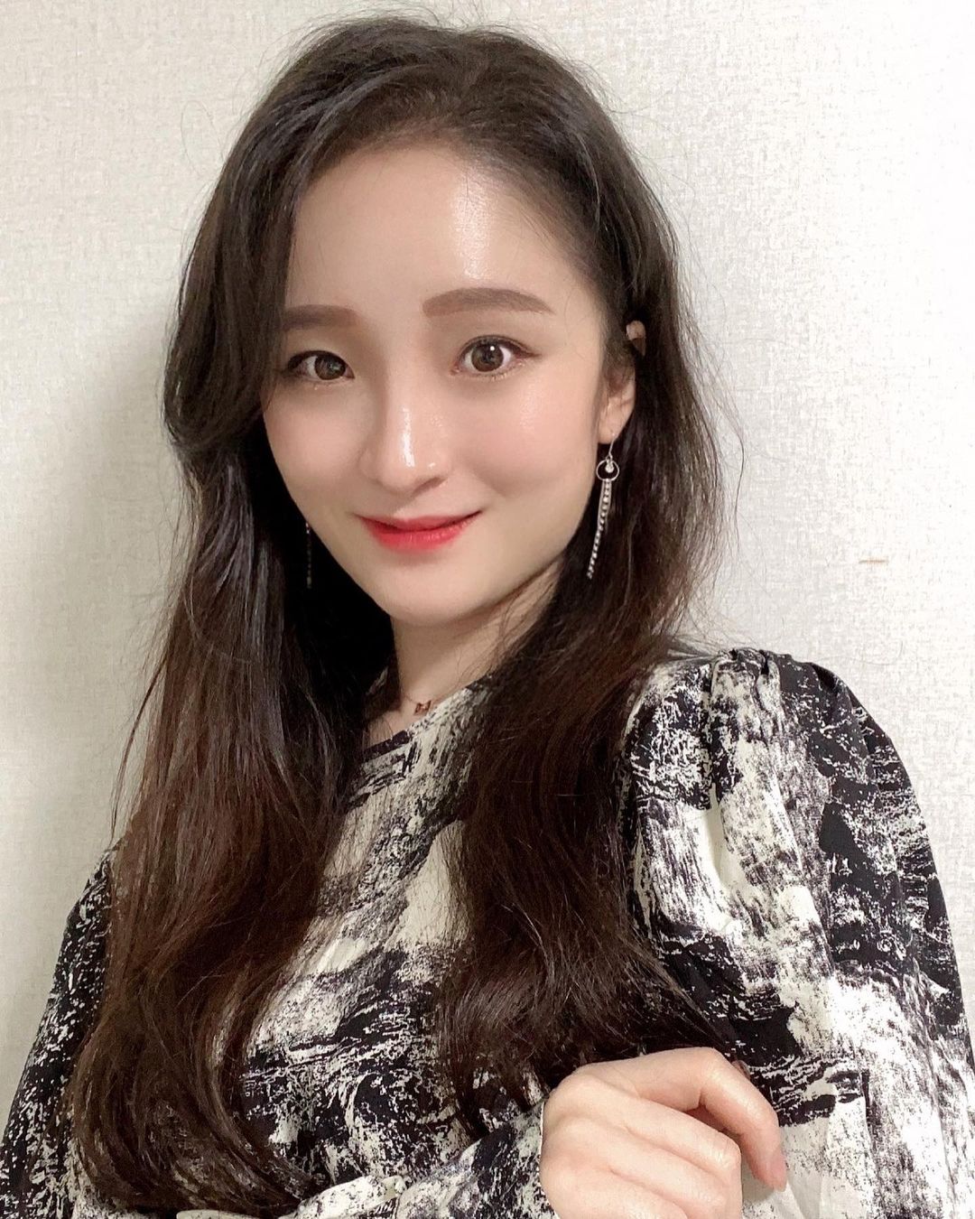 @http.hw_2 on Instagram: “#광고 날씨가 넘 건조해서 기초화장품 신경쓰여쥬금 ☹️ #쑥스쿠알란하이드라젤크ᄅ