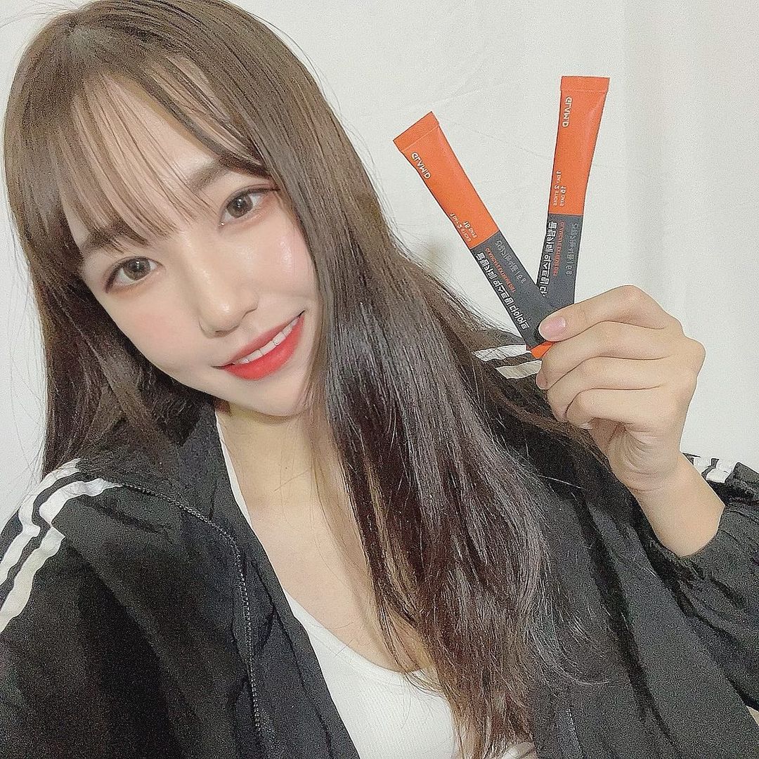 임소영 on Instagram: “#협찬 [글램디] 글램카페 익스트림 다이어트☕️ 요즘 집에서 매일 먹기만 하니까 살이 너무 쪘다 ㅠ ㅠ 🐷 매일 마시는 커피 대신에 다이어트에 도움되는 커피 마시는데 너무 소화도 잘 되는 것 같당❣️ 얼음물에 먹으면 완전 맛있당 ㅠㅠ😭🤍…”