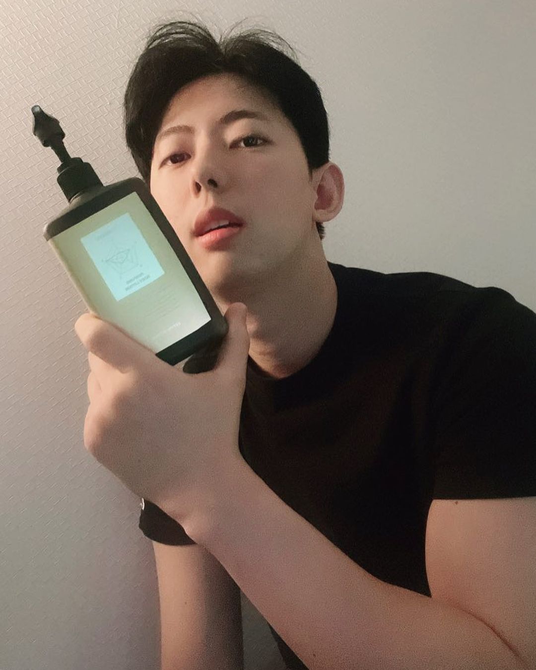 조준한 on Instagram: “#광고 포맨트 퍼퓸 바디로션 코튼썩세스 요즘 바디로션이 잘 나오는건지 이게 좋은건지..?🙊 바디로션 향이 자연스럽고 좋아요👏 가벼운 제형이라 끈적이지 않은데 엄청 촉촉함!👍👍 건조한 계절 필수 템 입니다! (바디로션 바르고 향수 뿌리면 지속력이…”
