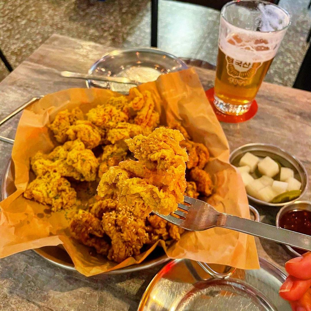 유니스 on Instagram: “#협찬 #생활맥주강남점 생활맥주 치킨 드셔보신분!!! 치킨 한입먹자마자 너무 맛있어서 ㅋㅋㅋㅋ 술을 먹으로 간게 아닌…”
