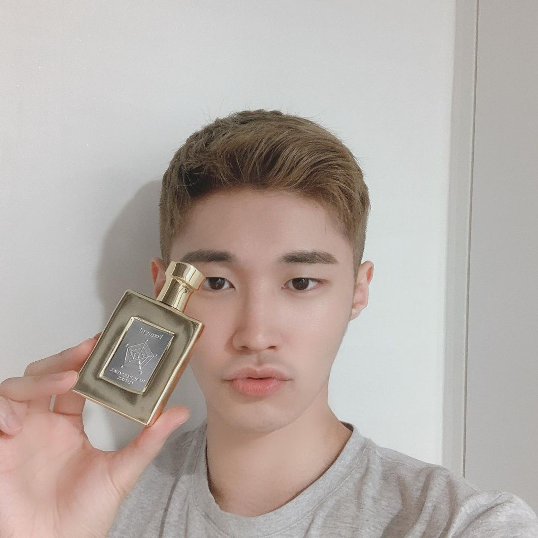 화장품대통령 Cosmetics president on Instagram: “성훈향수로 유명한 포맨트 향수❤️ 이전에 포맨트 팩트도 제가 보여드린적이 있었는데요 다시 브랜드 소개를 할 수 있어서 너무 영광 입니다!! 알고보니!! 향수로도 유명한 브랜드 더라구요~ 막 남자스킨처럼 쎄거나 거부감이 있는 향이 아니라 친근한…”