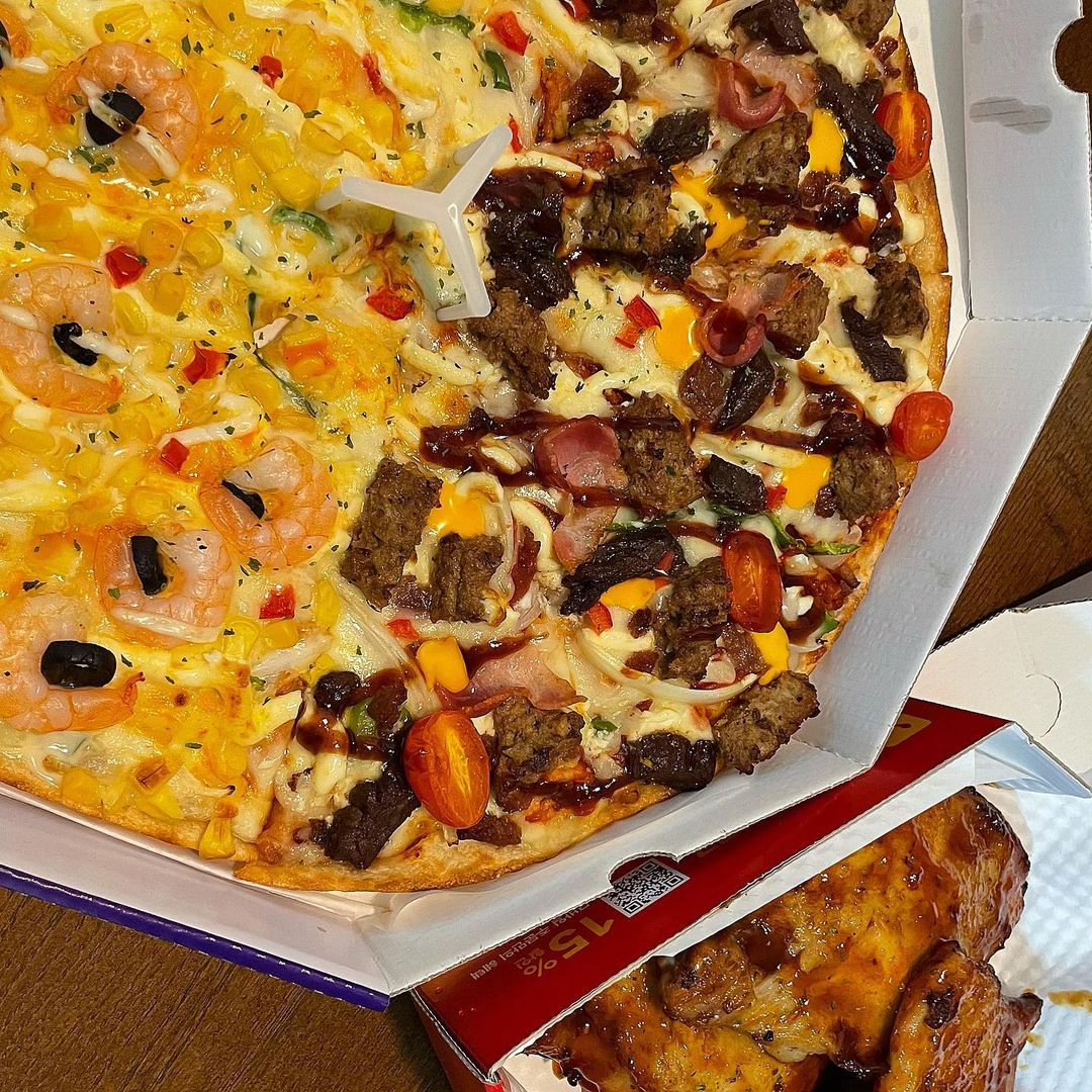 @jju_muk on Instagram: “#협찬 🏠미스터피자 <행복드림세트> 🍕햄벅한새우 🍗맵킹닭다리 햄벅한새우(L) 주문시 맵킹닭다리까지~행복드림세트!…”