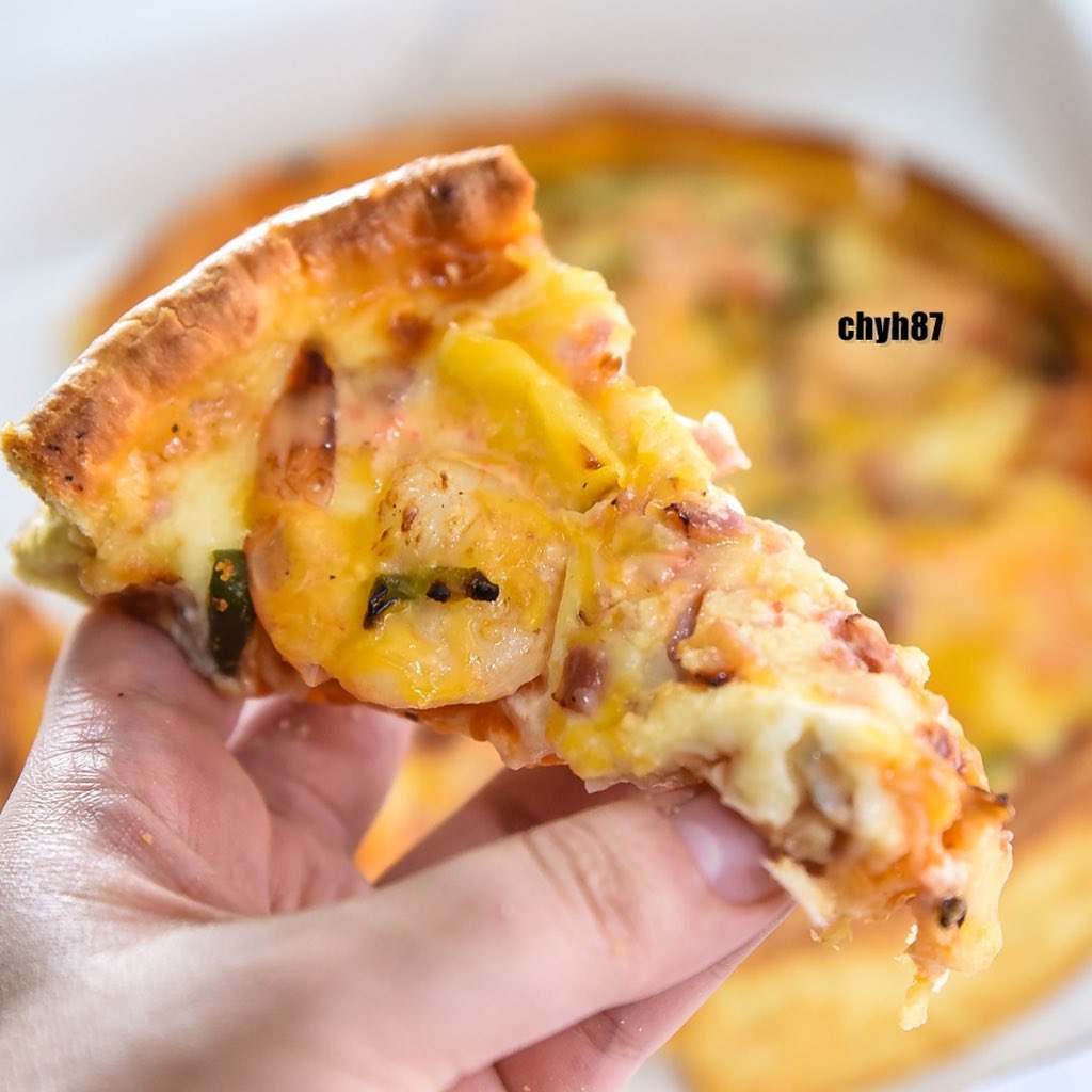 #유료광고 
#굽네피자 #굽네슈림프시카고딥디쉬피자

치킨도 맛있게 만들고, 피자도 맛있게 만듦👍
탱글탱글한 통새우가 피자 조각마다 올려짐!!
풍부한 날치알 크림 소스와 네가지 치즈향
신메뉴 완전 대박!!
도우 끝은 부드러운 쿠키를
먹는 것처럼 고소하고 바삭바삭👍👍
고급스러운 풍미도 있고~
살짝 매콤한 맛이 있어서 남편이랑 둘이 
맥주 한잔하면서 야식으로 먹기 딱 좋았음~
치킨이랑 세트로 주문하면, 
가성비까지 좋은 굽네 끝판왕 피자!!

#굽네 #굽네치킨 #쉬림프피자 #슈림프피자 #시카고피자 #슈림프시카고피자 #슈림프시카고딥디쉬피자 #신메뉴피자 #피자맛집 #배달맛집 #피자추천 #야식추천 #배달추천 #안주추천 #피맥 #피자배달 #피자할인 #맛있는피자 #피자스타그램 #굽네치킨부평점 #야식 #야식스타그램 #야식메뉴 #야식추천 #야식타임 #간식 #먹스타그램 #간식스타그램