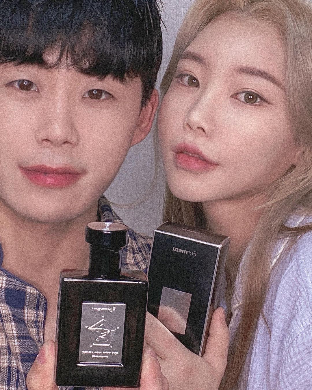 뷰티블로거 현지 on Instagram: “#광고 시그니쳐퍼퓸의 향을 담은 유럽 고급 원료들을 그대로 사용한 높은 부향률로 7-8시간 가장 긴 지속력을 자랑하는 포맨트 퍼퓸 향수입니다! #코튼허그 향으로 사용했어요:) ⠀ @forment_kore ⠀ ▪1~2번 손목, 목덜미 쪽에 가볍게…”