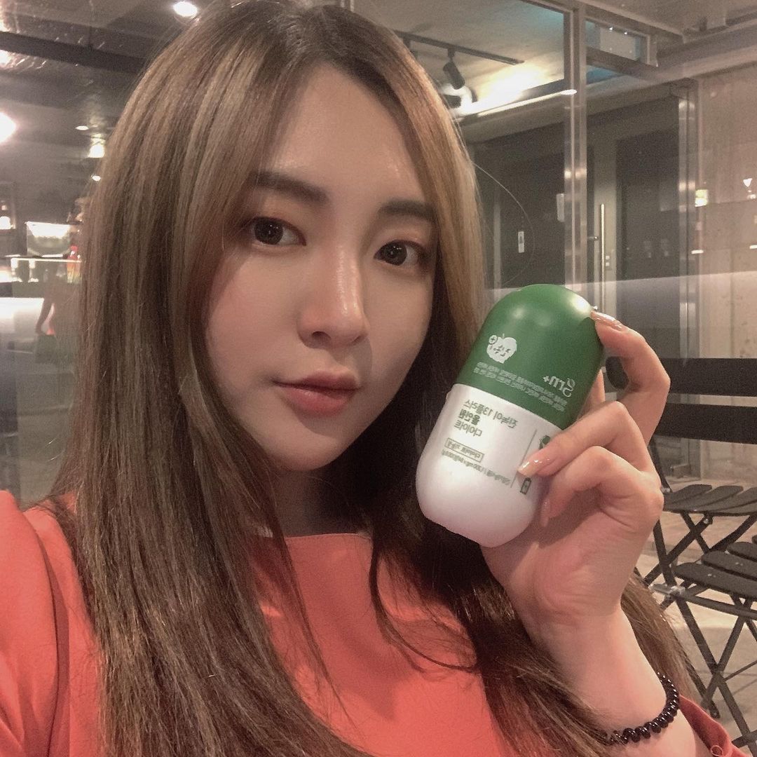 민지 Grace Kim on Instagram: “GRN 진녹이로 깻잎 다이어트🍃 . 광고지만 인생템이 된 제품! . 깻잎은 우리가 늘 먹는 채소인 만큼 안전하고 믿을만하쥬? . 가르시니아가 들어있어서 탄수화물을 먹었을때 지방으로 합해지는 것을 억제해주는데 여기에…”