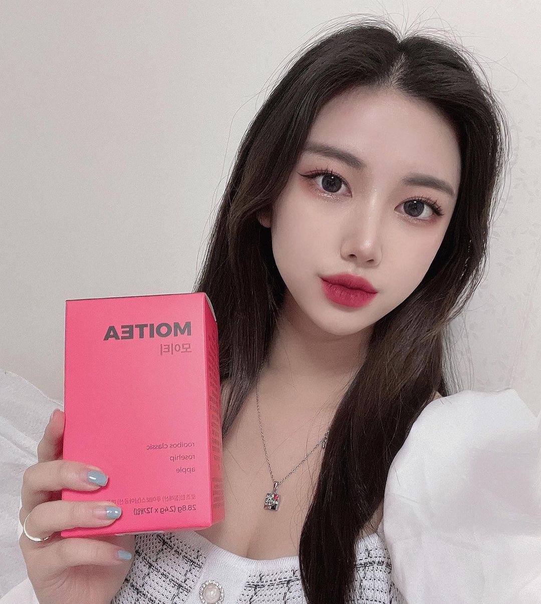 ✶ 🎀 𝒞𝒽𝒶𝑒𝓎𝑒🍬𝓃 🎀 ✶ on Instagram: “부담없이 먹기 좋은 ✨모이티 ✨ 패키지도 너무 예쁘고 가볍게 마시기 너무 좋아영…”