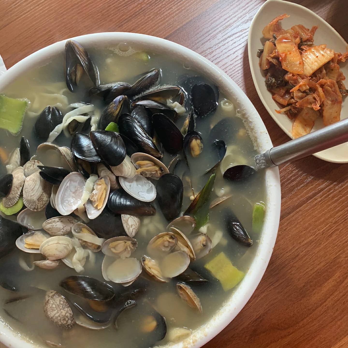 N행시
세종시 조치원읍 서창리 서창해물칼국수 해물칼국수

해 해도 된다더니!
물 물어보지도 따지지도 말라더니!!
칼 칼퇴해라해서 했더니!!
국 국장님 왈
수 수영씨 벌써갔어?

#N행시 #점심식사 #세종맛집 #조치원읍맛집 #서창해물칼국수 #칼국수맛집 #해물칼국수맛집 #칼국수 #김치 #해물칼국수 #사실해물싫어해