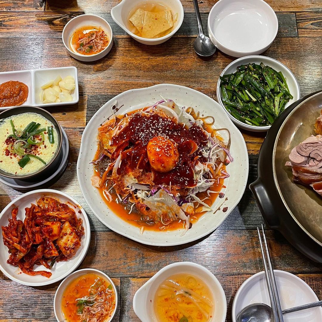 지은수 on Instagram: “지난주에 먹은 호야네, 백년만에 일어나서 항공샷찍음.. 짱맛..❣️”