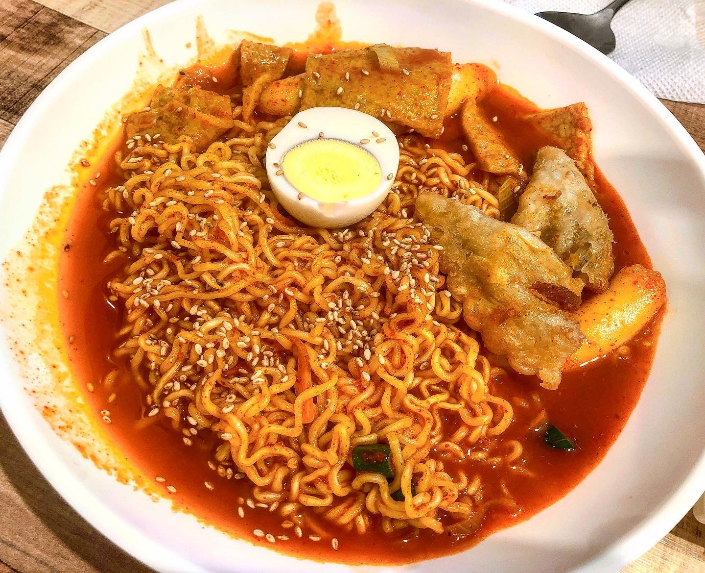 슴슴한 김밥에 매콤한 라볶이 올려서 한입 앙
새콤한 쫄면도 빠질 수 없쥬
가끔 이렇게 분식이 땡길때가 있어용 ❤️

#내돈내먹#라볶이#쫄면#김밥#강서구떡볶이#등촌역떡볶이#등촌떡볶이#등촌김밥#강서구김밥#등촌동#등촌동분식#등촌동분식맛집#강서구분식맛집#강서구떡볶이맛집