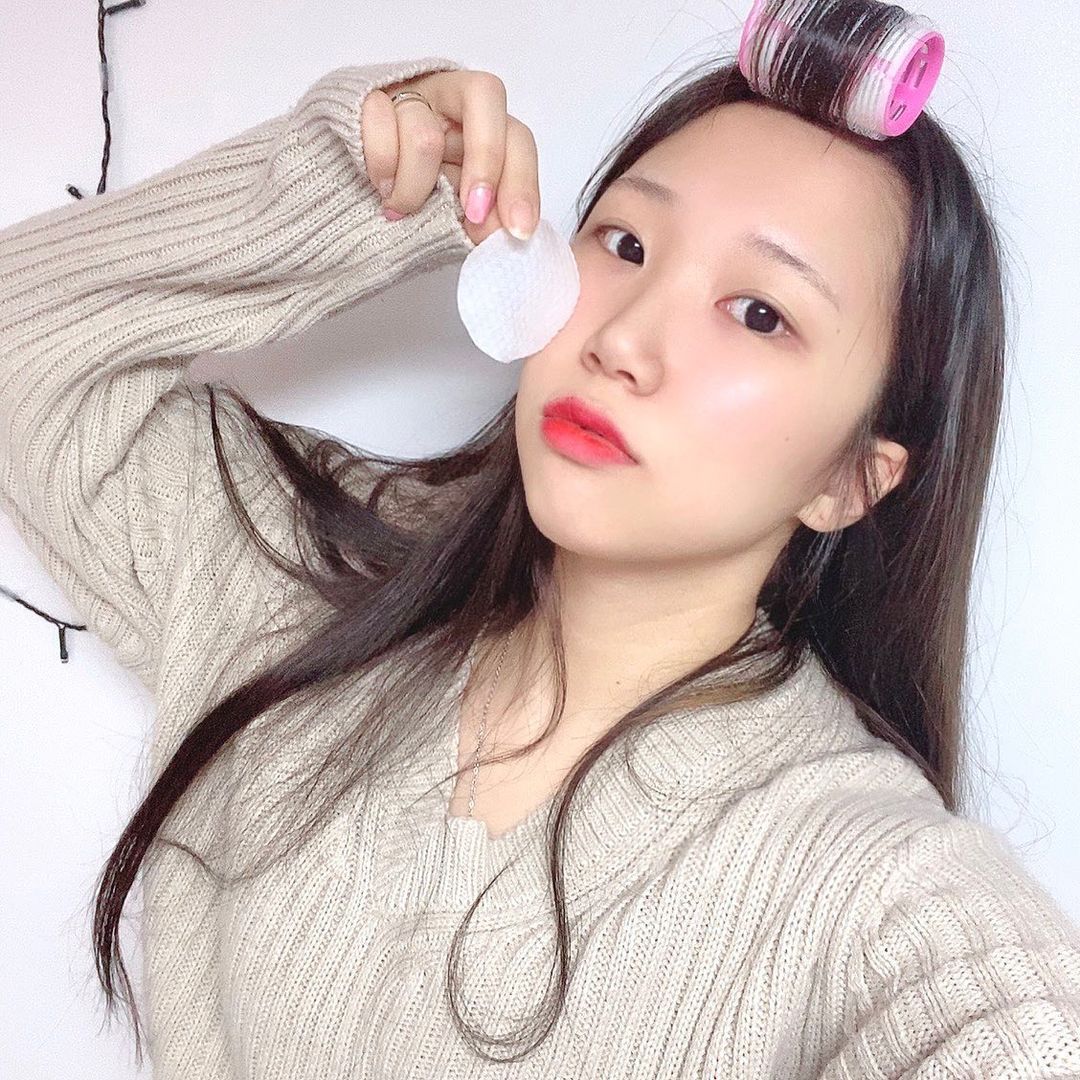 신지혜 (지혜곤듀) on Instagram: “[에이프릴스킨] #광고 💛 리얼 카렌둘라 히알루로닉 토너패드 - 에이프릴스킨 히알루로닉 토너패드는 꽃수 79% 함유된 꽃물…”