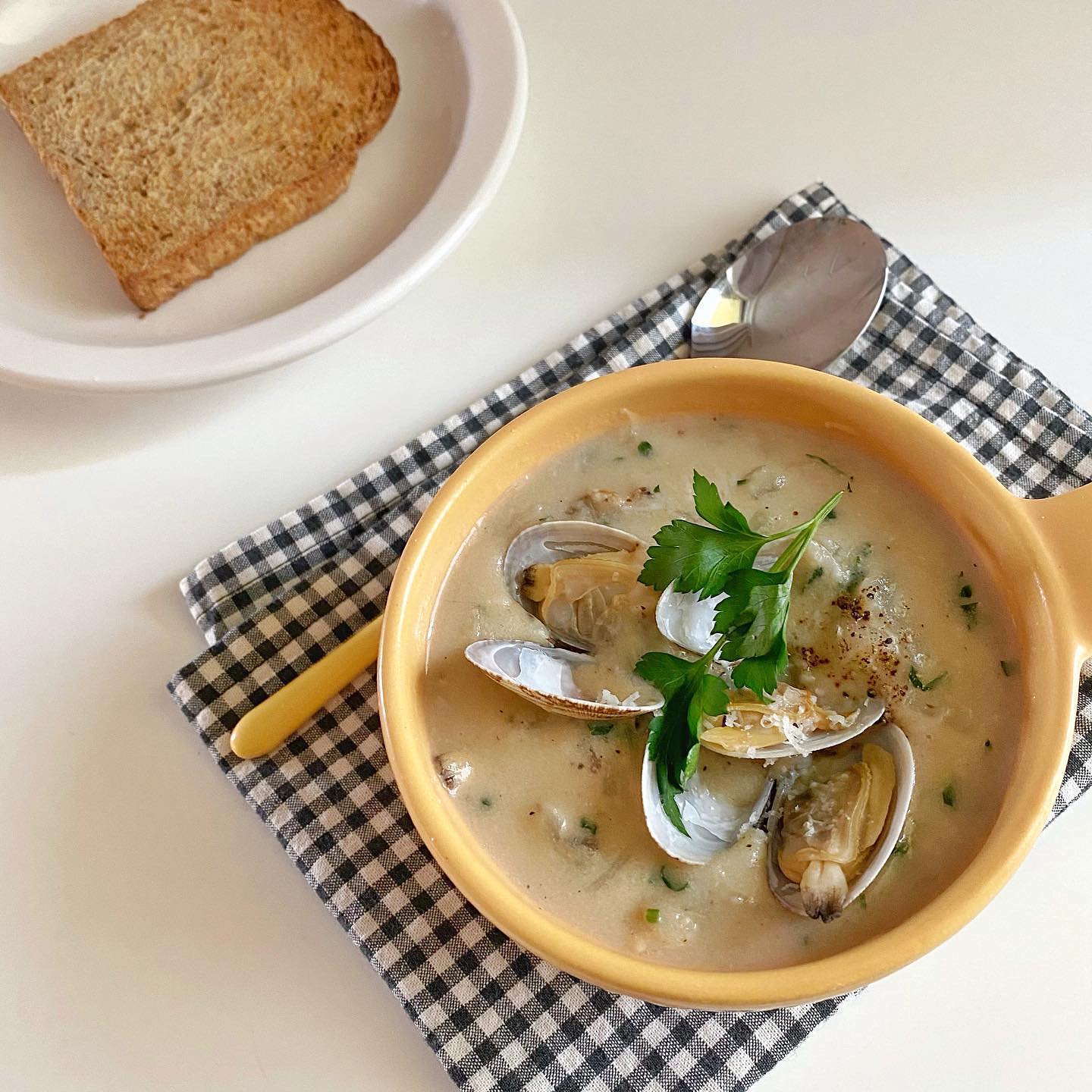 오늘의 홈브런치 
clamchowder 🐚