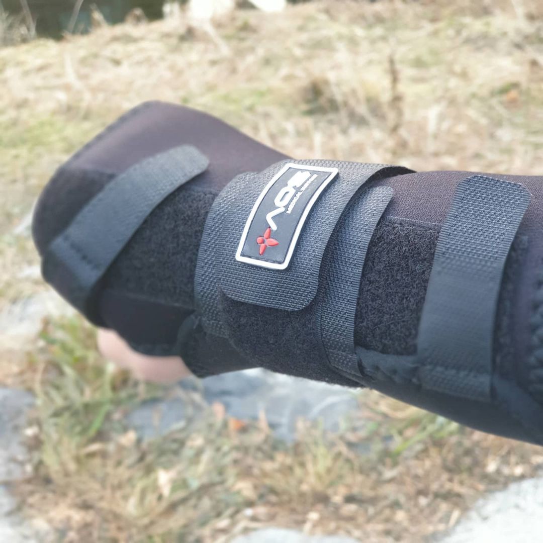  “🏷쵸이스손목보호대 . . 지효 자주 안아주다보니 요즘 팔목이 너무 아팠어요 😭 육아용 손목보호대보다 좀더 강력하게 내 손목을 지켜줄 보호대를 찾다가 발견한 손목보호대예요. 총 5개의 스트랩이 있어 완전 짱짱하게 손목지지해주고, 인정받은…”