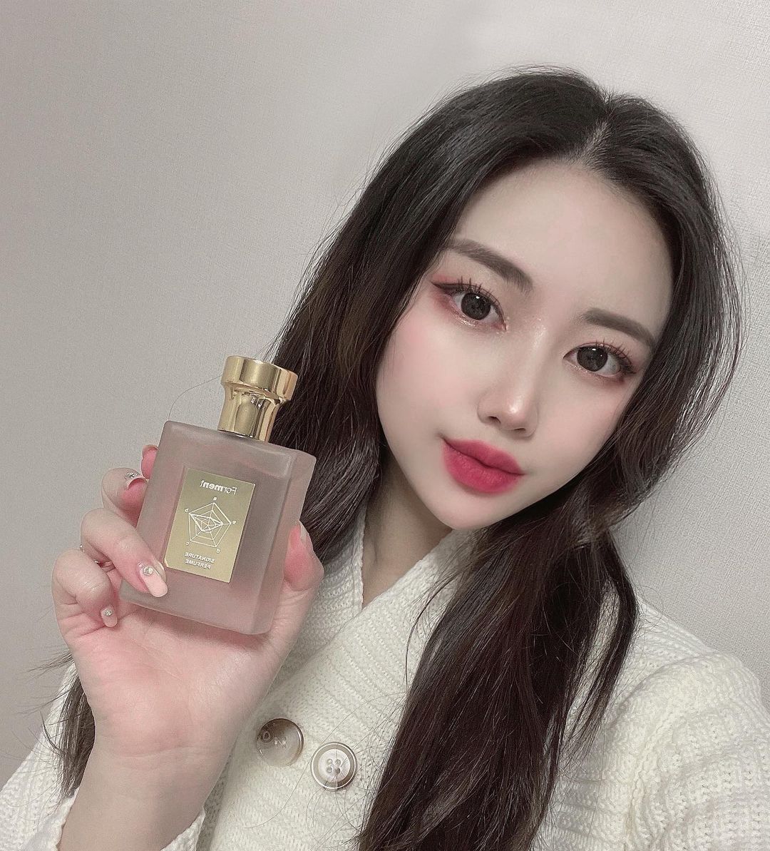  “이번에 새로 출시되는 포멘트 시그니처 코튼 메모리 퍼퓸 💫 남성용향수로 유명한데 요번에 여성용으로 새로 나와용🥰🥰 퍼퓸이라 지속력도 좋고 향도 은은하면서도…”