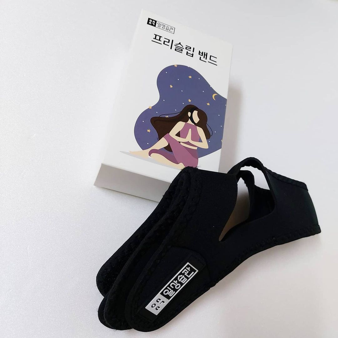  “#협찬 각진 얼굴형 때문에 스트레스 받으시는 분들🤦‍♀️ 제 얼굴은 브이형에 가까워요! 그런데 턱 쪽에 약간 각이 있어서 리프팅 실 넣기에는 무섭더라구요 😭 그러다가 알게 된 곰손도 할 수 있는 프리슬립 얼굴밴드에요! 이건 자면서도 얼굴라인을 관리할…”