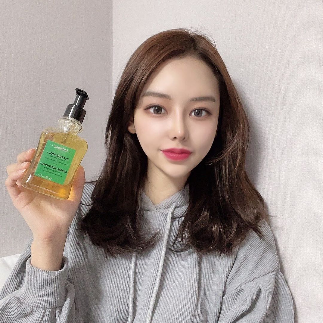  “#협찬 피부가 건조한편인데 사용하고나면 피부가 개운한느낌이고 순한성분이라 예민한 피부도 모두 사용가능해요! 따로 클렌징폼 쓰지않아도 이 클렌징오일로 메이크업 잔여물이 깨끗하게 지워져서 간편하네요 😆 #엥뎀 #김미수딩 #클렌징오일 #클렌징”
