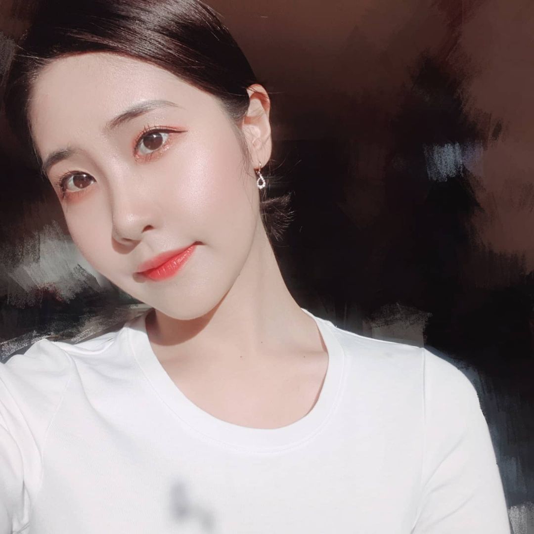  “#협찬 🤍[에이프릴스킨] 리얼 카렌둘라 필 오프 팩🤍 안녕하세요~ 팩 리뷰 해볼게요~ 👉특징 ▪️모공 사이사이에 착붙해 각질과 피지를 케어해주고, 하고 난 뒤에 화장을 착붙하게 해주는 착붙팩 ▪️1회 사용으로 피부결이 개선돼 화장이 잘 먹는 매끈…”