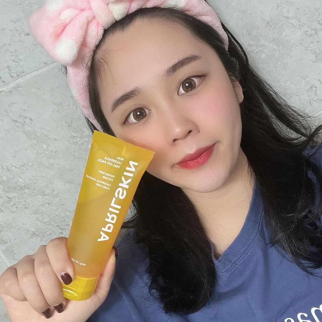  “#협찬 #광고 #리뷰 #에이프릴스킨 💛 에이프릴스킨 리얼 카렌둘라 필 오프 팩 💛 이 제품은 모공 사이사이에 착붙해 각질/피지를 케어해주고,화장을 착붙하게 해주는 착붙팩 !! 저자극 필링으로 저처럼 피부가 예민하거나 민감하신분들도 사용 가능하고…”