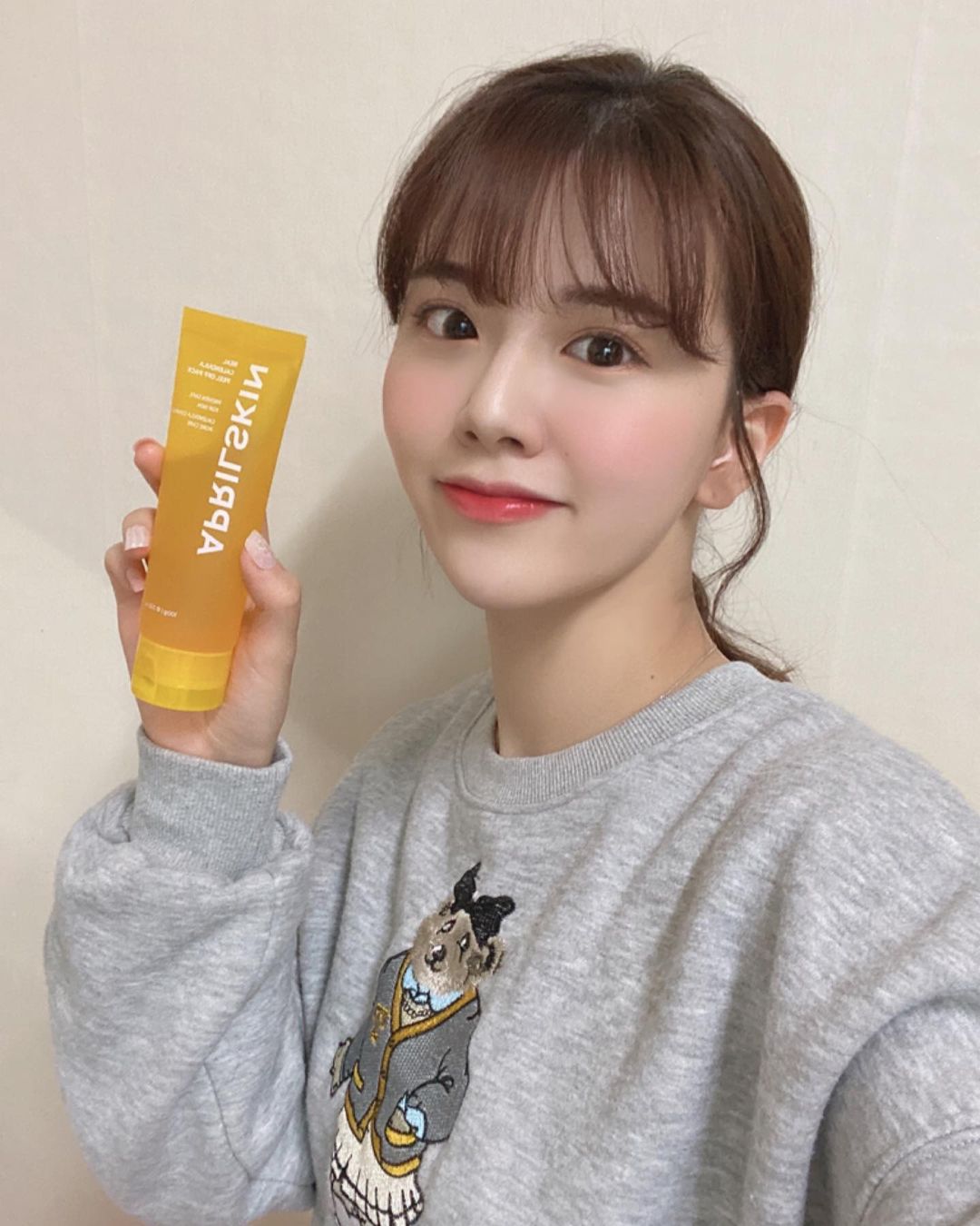  “#협찬 🌼에이프릴스킨 리얼 카렌둘라 필 오프 🌼 모공 사이사이에 착붙해 각질과 피지를 케어해주는 팩 사용 후 피부 메이크업을 하면 엄청 잘 먹어요 저자극 필링으로 피부가 예민하거나 민감하신 분들도 사용하실 수 있어요 뷰티와 환경까지 생각한 비건…”