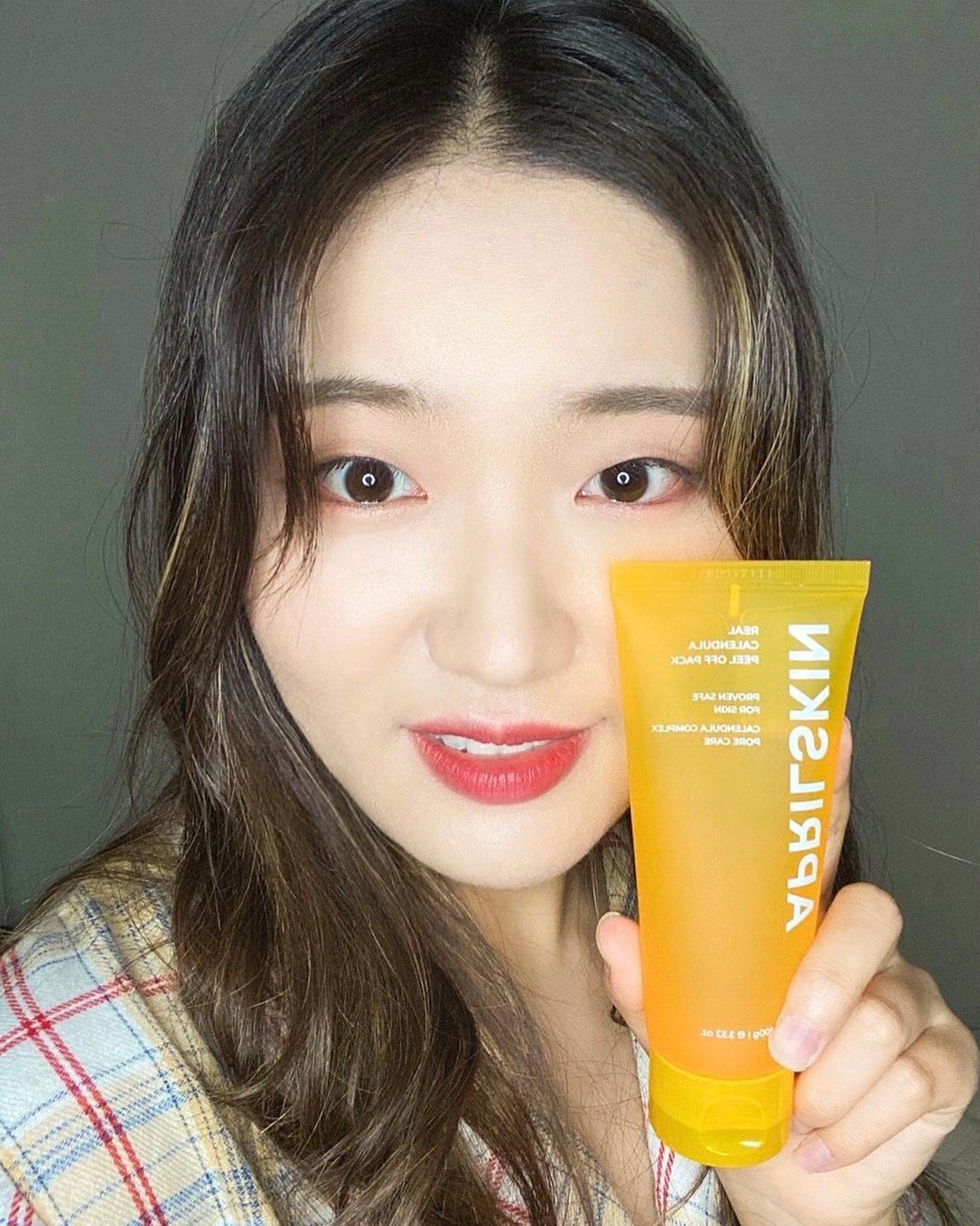  “🌼화장 잘 먹고 싶다면🌼 쌍큼한 뀰향이 나는 이 팩을 사용하시오 화장이 뜨는 이유 = 과도한 유분, 울퉁불퉁한 피부결 이러한 원인을 해결하기 위해선 각질•피지•모공 속 노폐물 싹 다 잡는 이 아이🤭 (워낙 유명한 연옌분들이 애용하는…”