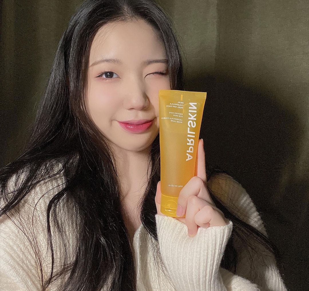  “#협찬 제작년에 처음 써보고 너무좋아서 막쓰다가 한달도 안되서 싹싹 비워버린 #에이프릴스킨 #필오프팩 ㅠㅜ 우린 운명인가봐♫ 이렇게 만나다니 감격스러울뿐..ㅠ 바로 몇주전까지만 해도 피부뒤집어지고 각질올라오길래 올리브영에서 사서 썼었다는ㅠㅜ 역시나…”