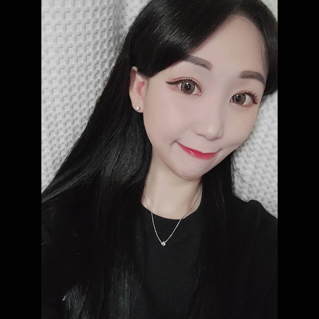  “#협찬 ♥️제이듀엘 선물 set, 솔리테어 실버 3 프롱 귀걸이 & 목걸이 / 큐빅 실버 다이아몬드 ♥️ ღ 제이듀엘 브랜드의 모든 제품은 로듐도금으로 제작 한대요! 로듐도금은 OR도금/백금도금으로도 불리우며 알러지를 일으키는 니켈성분이 0%일…”