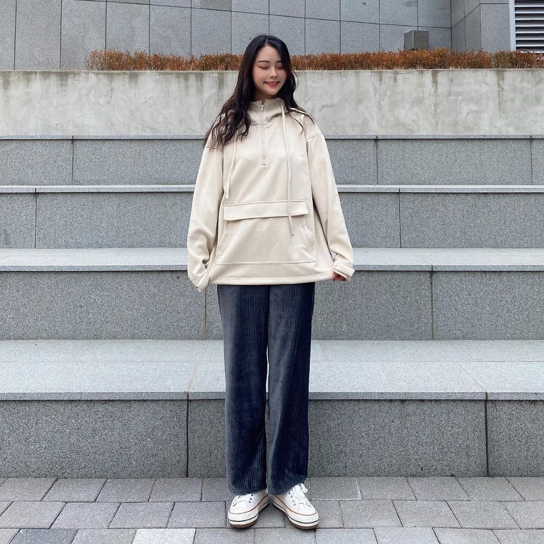  “#협찬 단품 코디로도 멋스러운 쿠이오 후드티 ღ 재질이 챠르르한게 보기에도 고급스러워 보이고 부드러운 터치감도 넘 좋다! 스웨이드에 홀릭될듯 ᵕ·̮ᵕ #kuyiou_official #쿠이오 #스웨이드 #스웨이드후드티 Hoodie…”