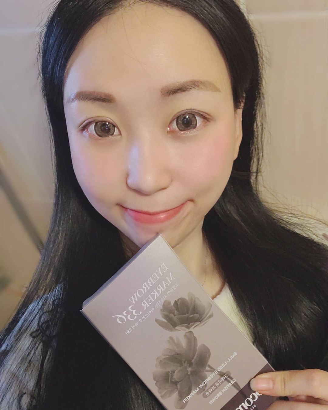  “#협찬 안녕하세요!💝 ⭐이번에 솔직 후기 작성 해볼 제품은 코코미라클 아이브로우 마커 336 #그레이쉬브라운 입니다.!⭐ 이제품은! 아이브로우 셀프 타투 제품 인데요!! 제가 평소 유난히 숱이 없는 눈썹이여서 쌩얼이 진짜 모나리자 같고…”