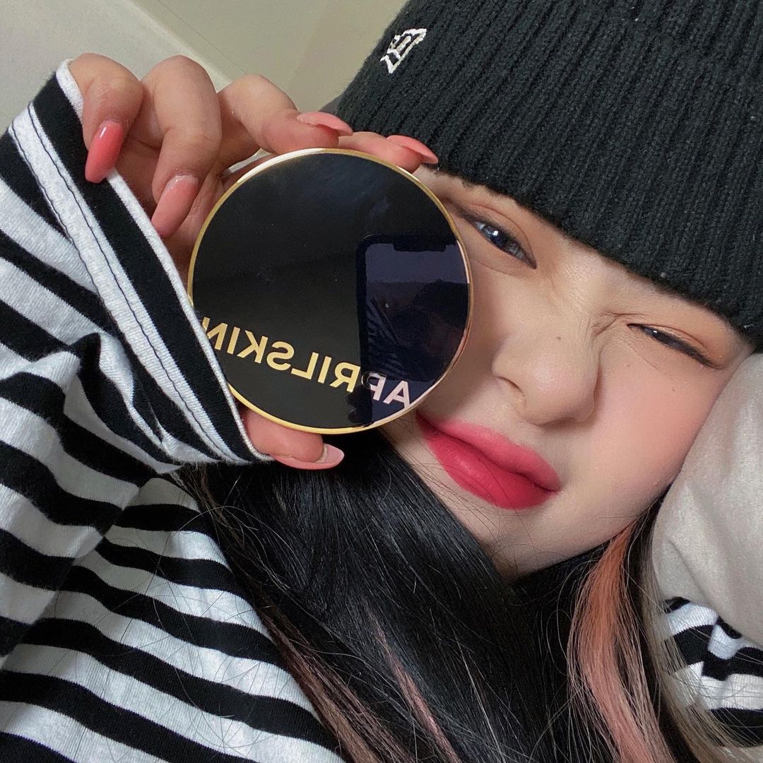  “나 이 쿠션조아 사진도 예뿌게 나와 🥰 @aprilskin_korea - 협찬받아작성한 게시글 입니다. - #광고 #에이프릴스킨 #aprilskin #매직스노우쿠션 #커버쿠션 #쿠션추천 #쿠션팩트 #쿠션팩트추천 #쿠션커버 #커버력좋은쿠션 #커버력…”
