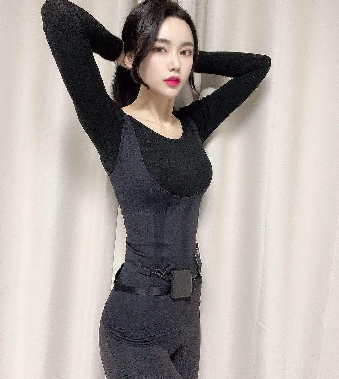  “자면서도 다이어트 하는 바디원!ㅎㅎ 코시국에 살만 자꾸 뒤룩 뒤룩 쪄서 운동 싫어하는 나는 입고 누워서 하는 다이어트를 선택했쯰룽 #바디원#슬리밍웨어#입는다이어트#협찬”
